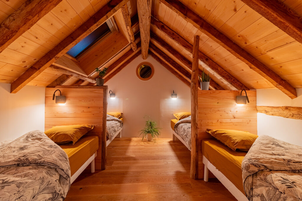 Chambre partagée, Alesina Lodge : gîte et chambres d'hôtes Photo de la chambre partagée d'Alesina avec ses 4 lits simples