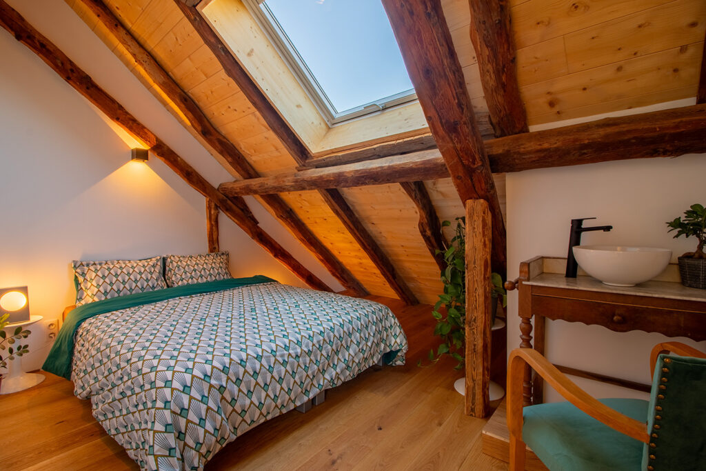 Chambre classique - Alesina, gîte et chambres d'hôtes Vue sur la chambre classique d'Alesina